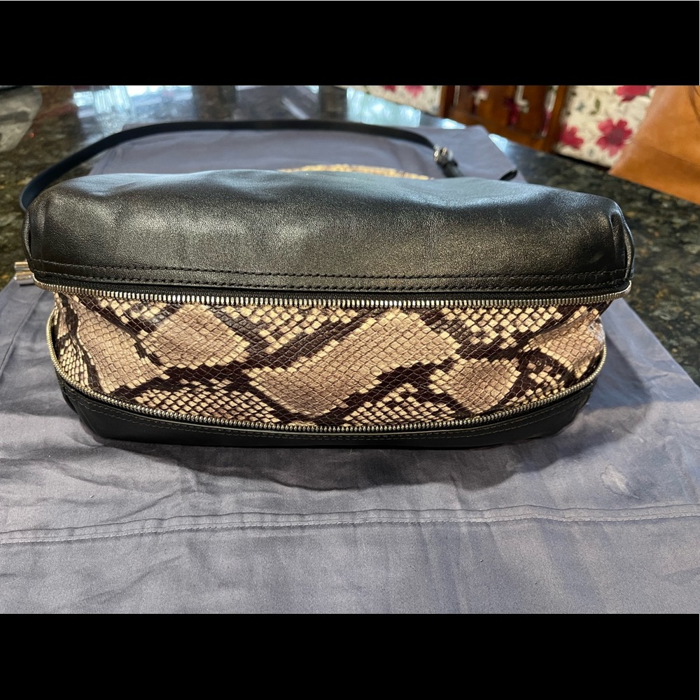 Michael Kors leather bag with matching wallet set. Cute bag for any occasion. - Picture 6 of 16